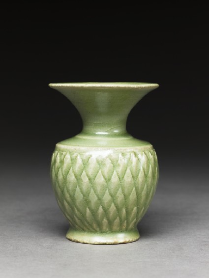 Greenware vase with diamond-shapesside
