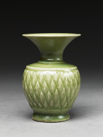 Greenware vase with diamond-shapesside