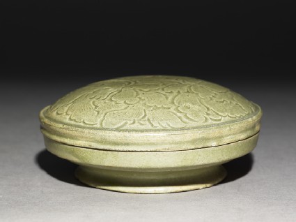 Greenware circular box and lid with peony spraysoblique