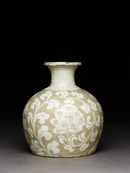 Cizhou type jar with floral decorationside