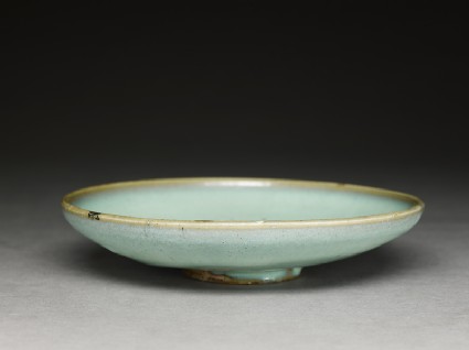 Shallow dish with blue glazeoblique