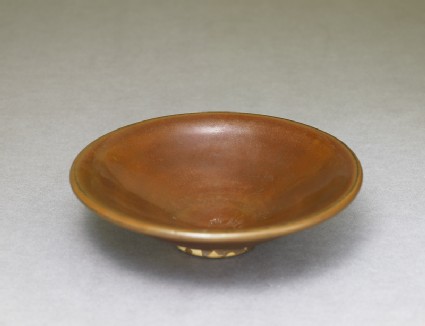 Ding type bowl with russet iron glazeoblique