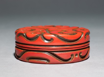 Kōgō, or incense box, with guri decorationoblique