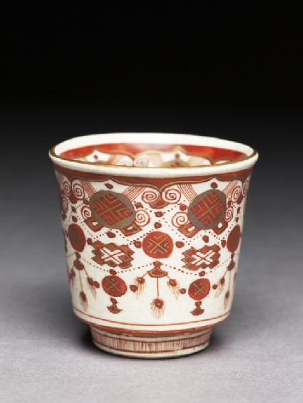 Kutani ware cup with red and gold decorationoblique