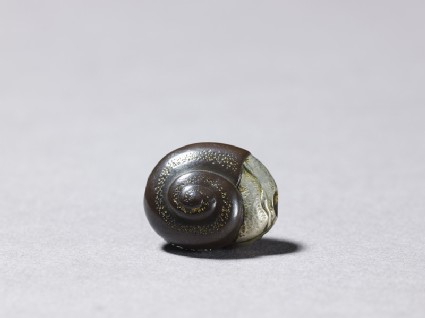 Ojime in the form of a snailside