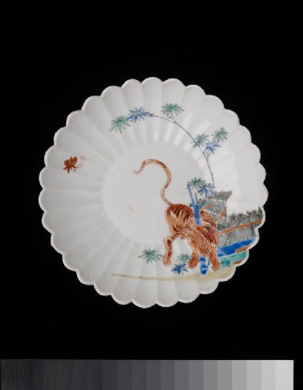 Fluted saucer dish with a tiger and butterflytop
