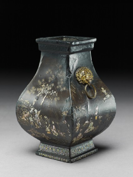Square vase with flowers and figuresoblique