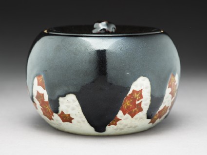 Mizusashi, or water jar, with maple leavesside