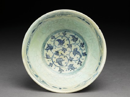 Bowl with foliate decorationtop