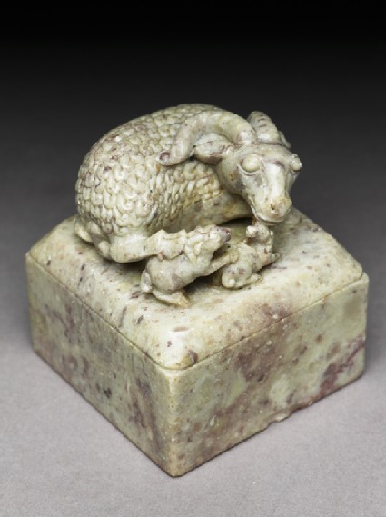Soapstone seal surmounted by a ram and two lambsoblique