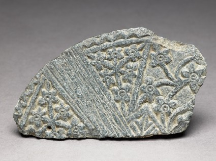 Lid fragment with floral decorationtop