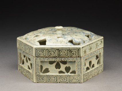 Hexagonal box with cherry blossomsoblique