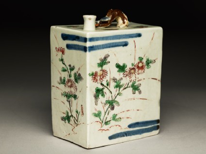 Rectangular bottle with floral decorationoblique