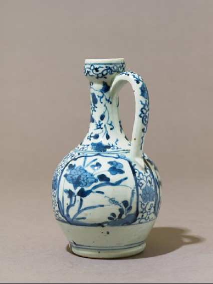 Jug with floral decorationside