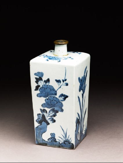 Square bottle with floral decorationoblique