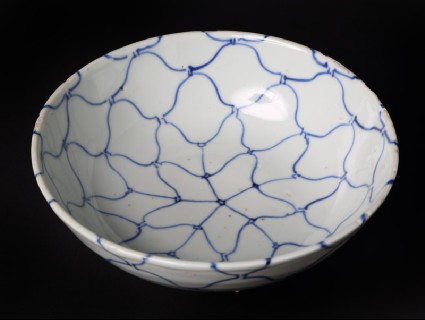 Blue-and-white bowl with net decorationfront