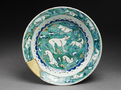 Dish with hares, hounds, and a stagtop