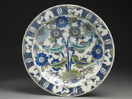 Dish with floral decorationtop