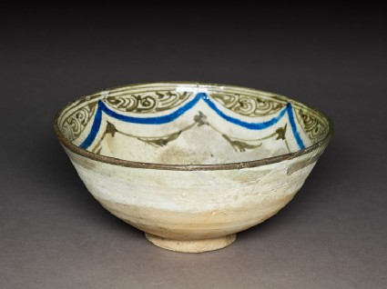 Bowl with rosetteoblique