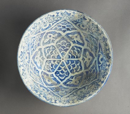 Bowl with geometric and floral and epigraphic decorationtop