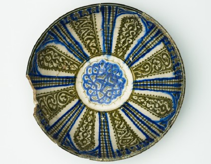 Bowl with vegetal decoration in radial panelstop