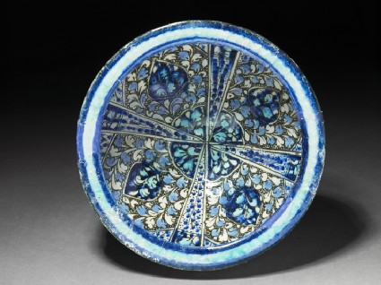 Bowl with foliate decorationtop