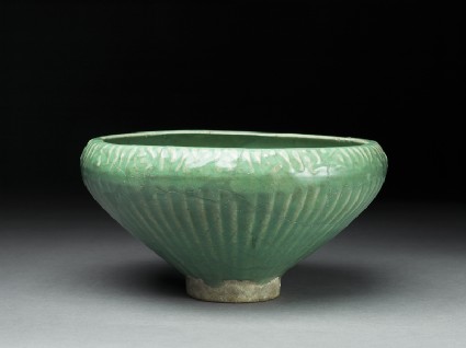 Bowl with three fishoblique