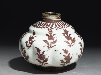 Jar with floral patterningoblique