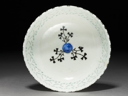 Bowl with foliage and pierced decorationtop