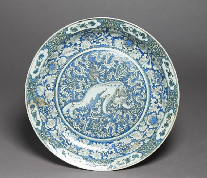 Dish with Chinese lion dogtop