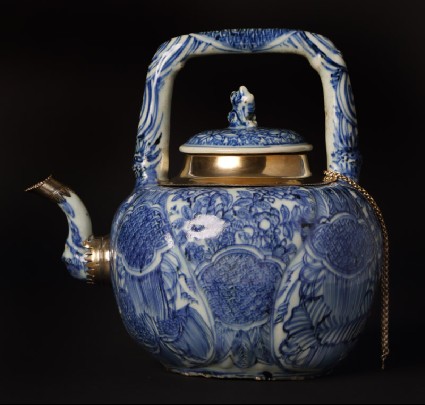 Blue-and-white winepot surmounted by kylin, or horned creaturefront