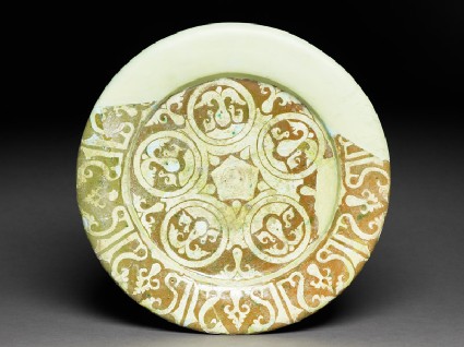 Dish with doves and pseudo-kufic inscriptiontop