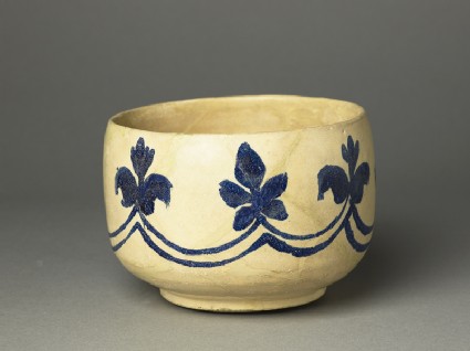 Mortar-shaped bowl with vegetal decorationoblique