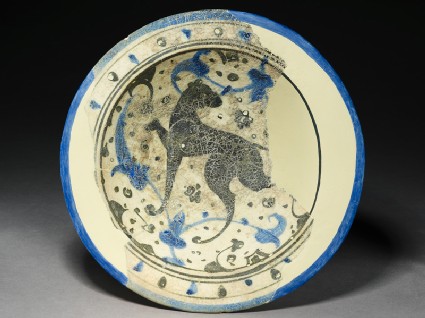 Bowl with hunting dogtop
