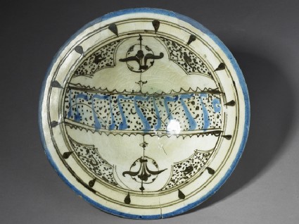 Bowl with pseudo-calligraphic and vegetal decorationtop