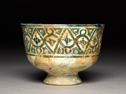 Stem bowl with geometric frieze and pseudo-kufic inscriptionside