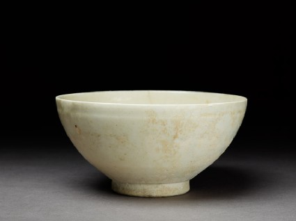 Bowl with white glazeoblique
