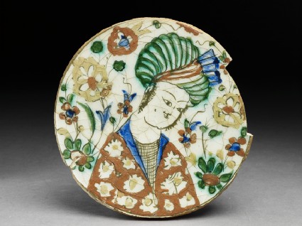 Base fragment of a dish depicting a man wearing a turbantop