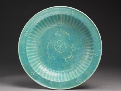 Dish with three fish and rosettetop