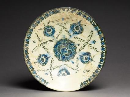 Dish with medallions and naskhi inscriptiontop