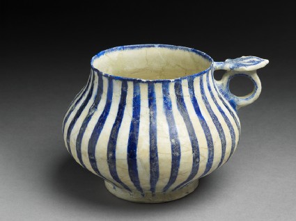 Tankard with blue stripesoblique