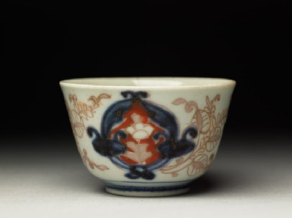 Small cup with floral designoblique