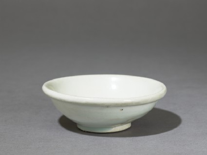 White ware bowl with thick rolled rimoblique