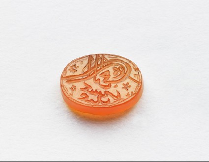 Oval bezel seal with Tughrā inscription and floral decorationfront