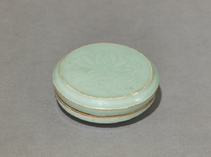 Circular greenware box with lotus flowersoblique