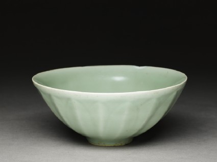 Greenware bowl with lotus petalsoblique