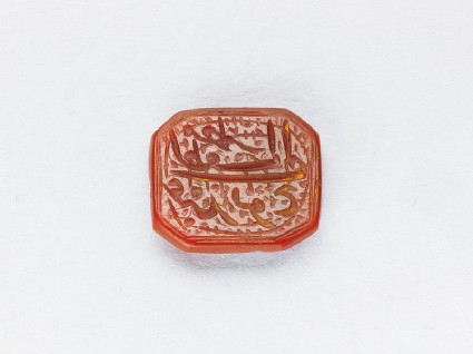 Octagonal bezel seal with nasta‘liq inscription and spiral decorationfront