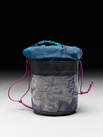 Silk bag for a cricket cageoblique