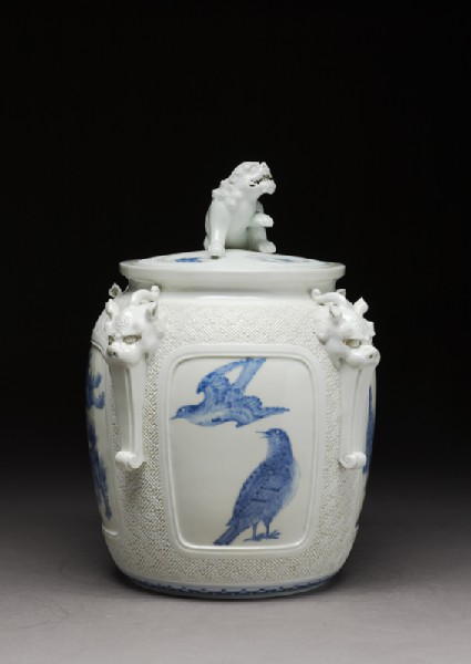 Water jar surmounted by a shishi, or lion dogside