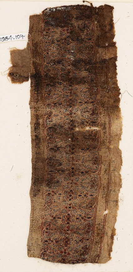 Textile fragment with interlacing quatrefoils and trefoilsfront